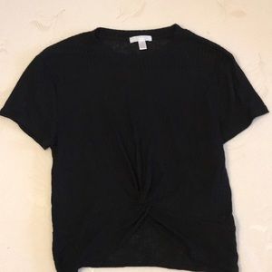 Black t-shirt with knotted front